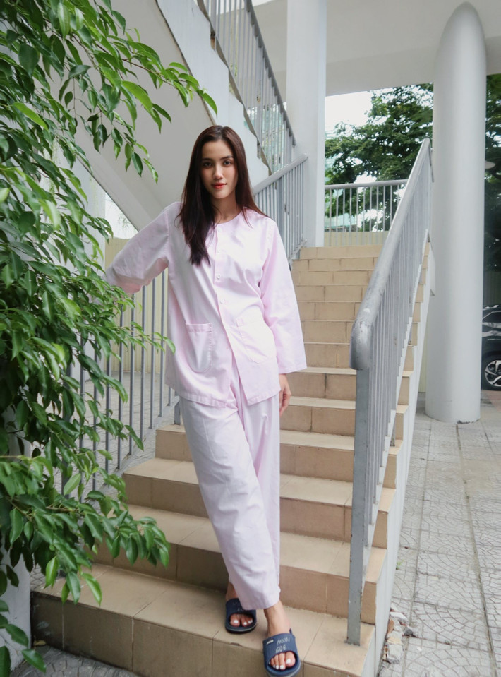 Nàng hậu nằm viện một tuần chờ phẫu thuật. Ảnh: FB Minh Nhàn.