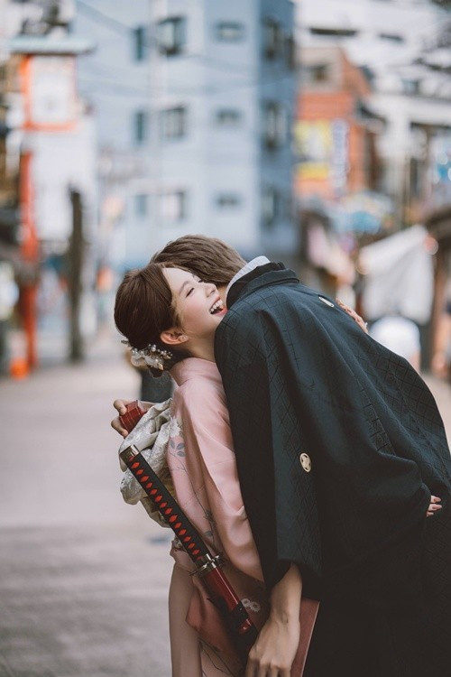 Ngọc Huyền và Đình Tú tình tứ trong chuyến du lịch Nhật Bản. Ảnh: FB Đình Tú.