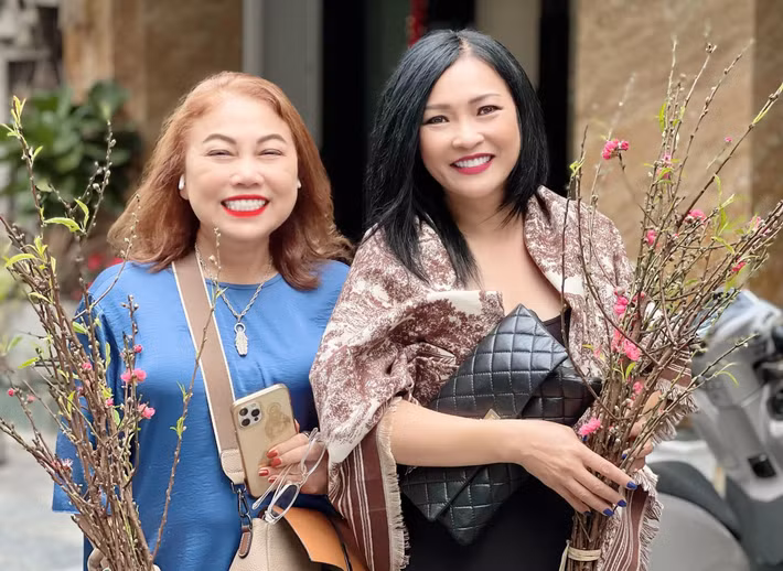 Siu Black và Phương Thanh dạo phố khi hội ngộ. Ảnh: FB Siu Black.