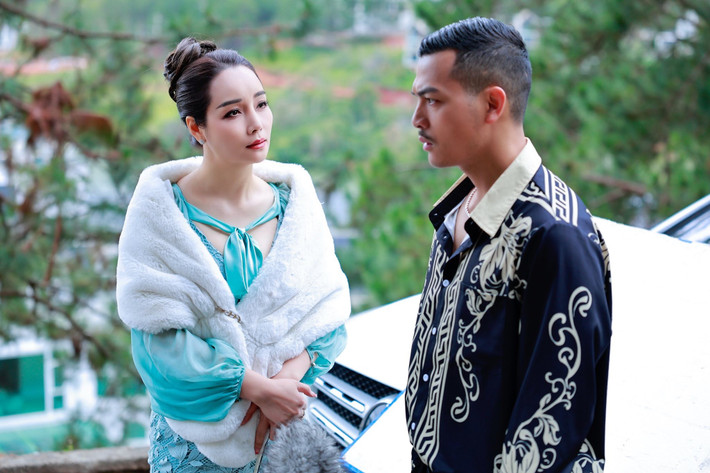 Mai Thu Huyền trở lại màn ảnh nhỏ cách đây ít tháng khi đóng phim Mặt trời lạnh. Chia sẻ trên Saostar, cô cho biết, nhân vật của cô là bà Thúy, một chủ tập đoàn bất động sản, luôn ủng hộ con trai. Ảnh: FB Mai Thu Huyền.