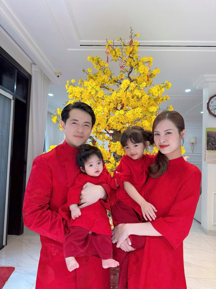 ﻿Hai ái nữ nhà Đông Nhi và Ông Cao Thắng có sức hút không thua kém bố mẹ. Ảnh: FB Đông Nhi.