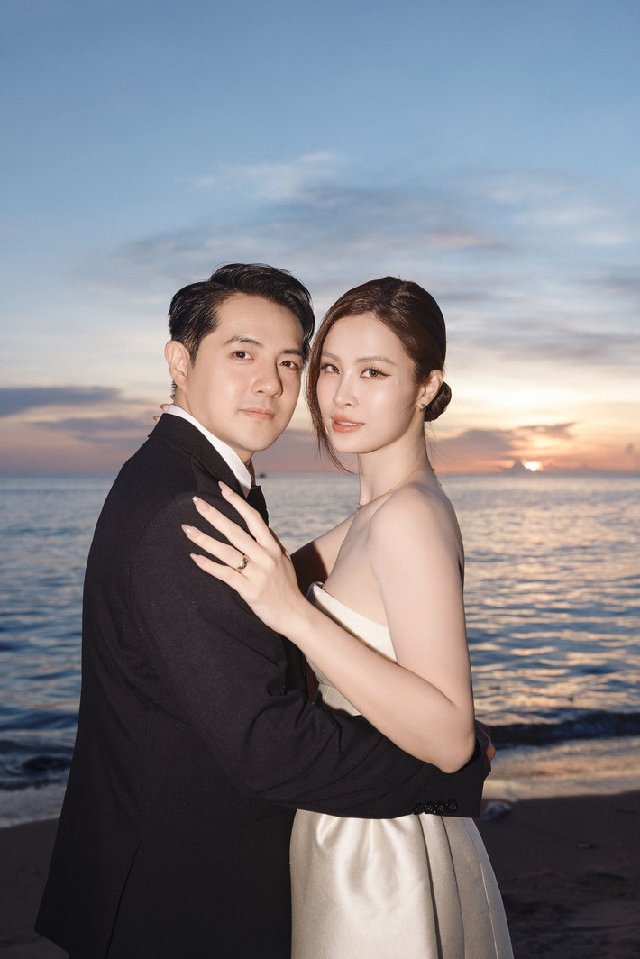 Trên trang cá nhân, Ông Cao Thắng cho biết, những “khoảnh khắc vàng" thật sự của anh là khi được ở bên cạnh Đông Nhi và các con, chứng kiến gia đình nhỏ vui cười mỗi ngày là năng lượng của mình. Ảnh: FB Đông Nhi.