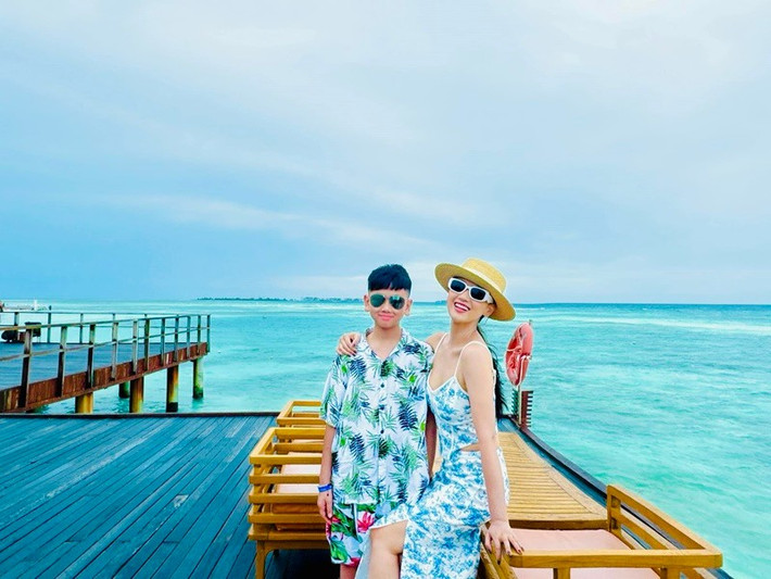 Bé Chum Chum thường xuyên đi du lịch nước ngoài cùng bố mẹ. Ảnh: FB Lã Thanh Huyền.