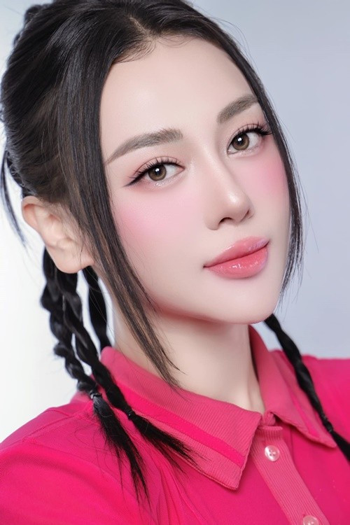 Tên tuổi của Phương Oanh gắn liền với các bộ phim: Quỳnh búp bê, Hương vị tình thân. Ảnh: FB Phương Oanh.