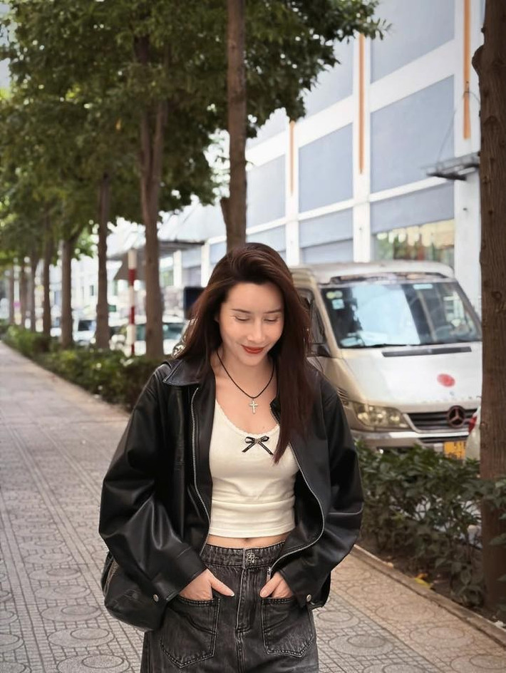 Theo HTV, Lưu Hương Giang không chạy đua với thị trường âm nhạc, không suy nghĩ và tính toán quá nhiều. Thay vào đó là những cuộc dạo chơi đầy thảnh thơi, vừa làm vừa tận hưởng nhưng vẫn giữ được màu sắc riêng.