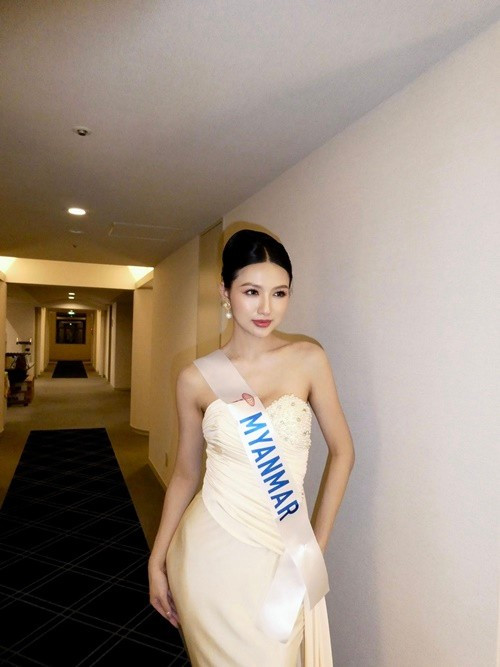 Inzali năm nay 24 tuổi, là chuyên gia truyền thông. Cô đoạt á hậu 1 Miss Universe Myanmar 2025. Ảnh: FB Nan Inzali.