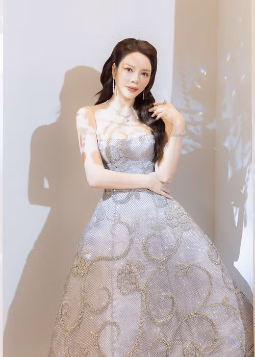 Cách đây không lâu, khi tham dự đám cưới của Hồ Quỳnh Hương, Lý Nhã Kỳ cho biết, nếu bắt được hoa cưới (mà không phải trao hay nhường), cô sẽ hứa sẽ lên xe hoa năm 2026. Ảnh: Linh Phạm.