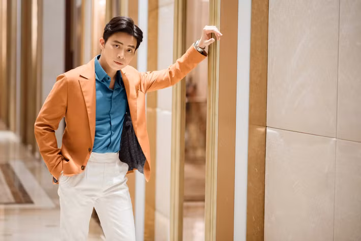 Năm 2019, nam ca sĩ lần hiếm hoi chia sẻ về gia đình: “Tôi nghĩ rằng nếu không có gia đình chắc gì mình có những trải nghiệm để trưởng thành hơn, thoát được những suy nghĩ loay hoay của một cậu trai trẻ để là người đàn ông với những lo toan, trách nhiệm… Từ đó mình mới vỡ ra mình cần gì, thích gì, phù hợp cái gì”.