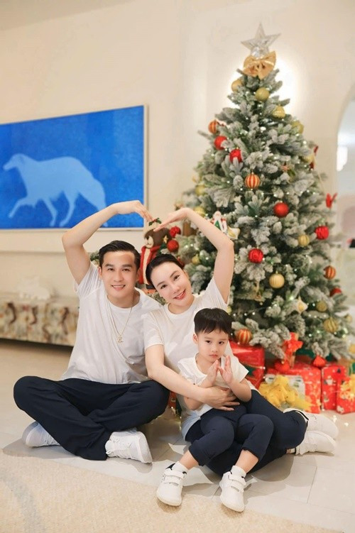 Ca sĩ Hồ Quỳnh Hương lập một fanpage để lưu lại những khoảnh khắc đời thường của gia đình.