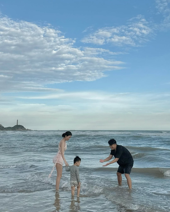 Nam cầu thủ từng cho biết, nơi bình yên nhất với anh chính là ở bên vợ và các con.