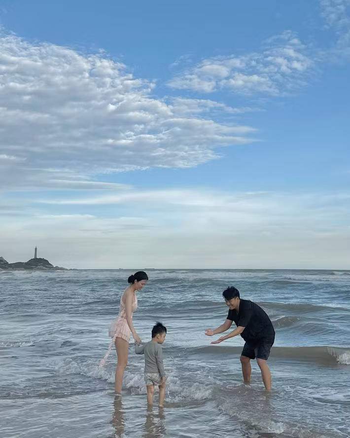 Nam cầu thủ từng cho biết, nơi bình yên nhất với anh chính là ở bên vợ và các con.