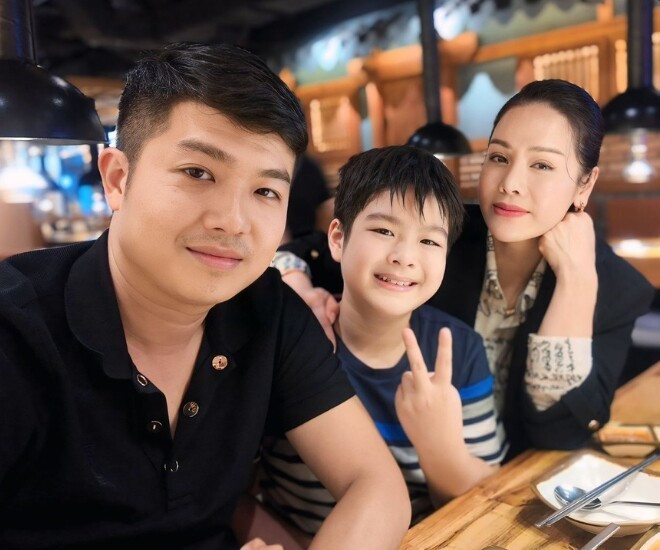 Nhật Kim Anh và Bửu Lộc có cậu con trai chung Bửu Long. Nữ diễn viên cho biết, chồng cũ vui và chúc mừng khi cô mang bầu lần 2.