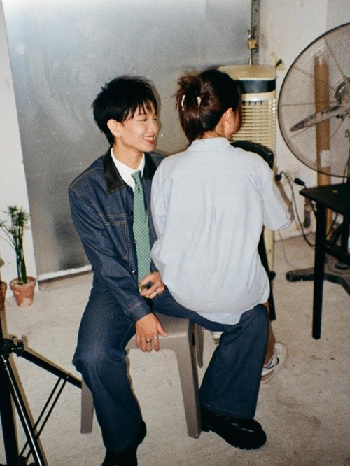 Hoàng Dũng cho biết Khánh Linh chính là người thắp lên giấc mơ thực hiện concert cá nhân – điều anh từng cho là viển vông. Với nam ca sĩ, vợ giống như “phiếu bầu” đắt giá cho những quyết định mà anh còn băn khoăn, bởi cô luôn ủng hộ anh trong sự nghiệp.