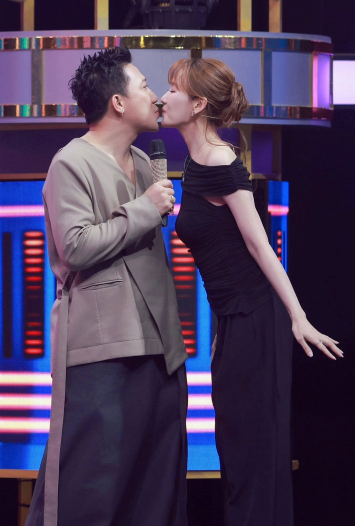 Theo Vietnamnet, Hari Won chia sẻ, cô biết ơn chồng chiều chuộng, tâm lý, luôn là chỗ dựa vững chắc cho mình. Ảnh: FB Trấn Thành.