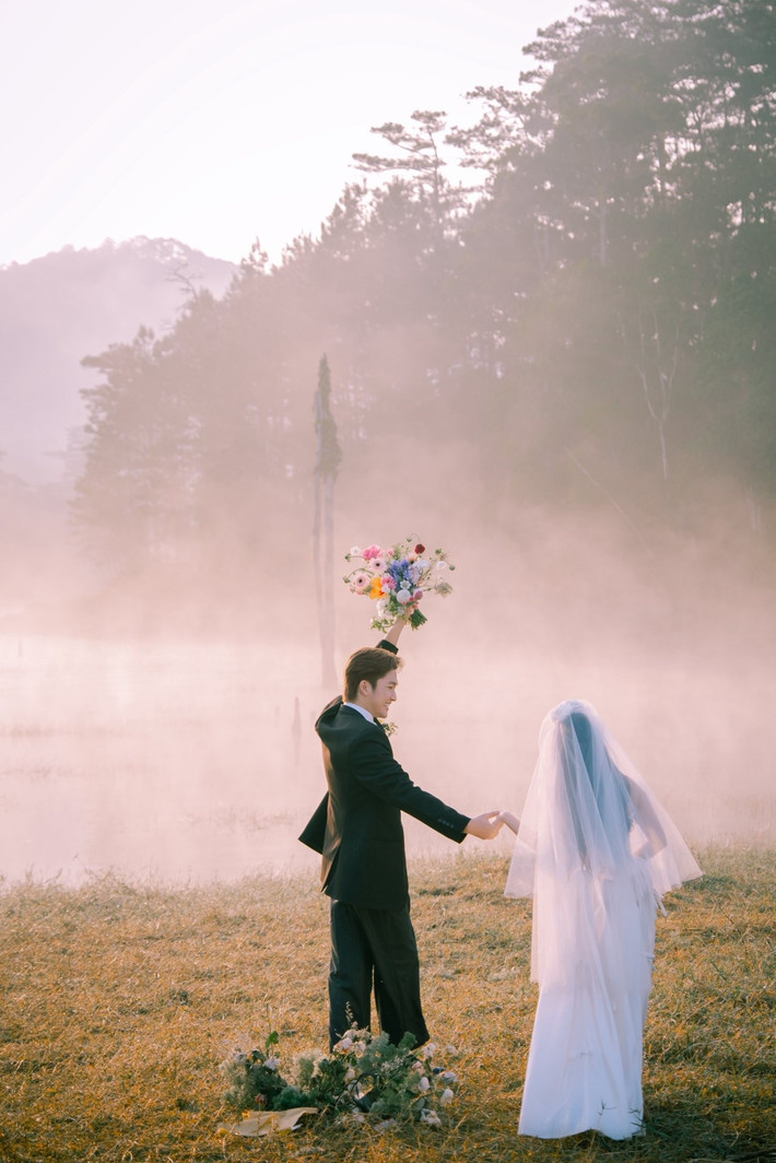 Đình Tú cao 1m83, Ngọc Huyền cao 1m53. Sự chênh lệch chiều cao của cặp đôi khiến nhiều người thích thú. Ảnh: FB Ngọc Huyền.