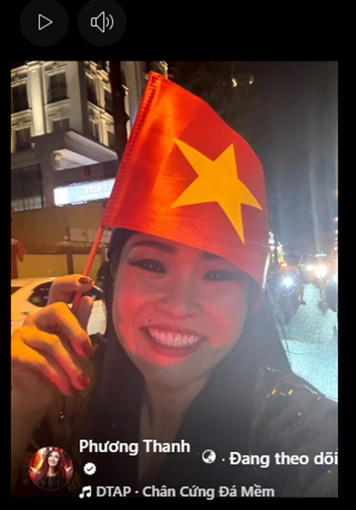 Ca sĩ Phương Thanh không xem trận chung kết vì đang đi show từ thiện. Khi biết tin đội tuyển Việt Nam giành chiến thắng, cô vỡ òa. Ảnh: FB Phương Thanh.