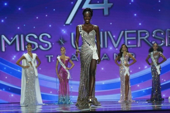 Trong chung kết Miss Universe 2025, mỹ nhân Bờ Biển Ngà đoạt danh hiệu Á hậu 4 và Miss Universe Africa and Oceania. Ảnh: Miss Universe.