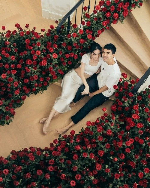 "Mỗi ngày trong 6 năm qua đều là ngày hạnh phúc. Cùng hướng đến năm thứ 7 chúng ta bên nhau và những năm tiếp theo nữa, tình yêu của em", "ma nữ Thái Lan" nhắn nhủ bạn trai vào năm 2024. Ảnh: Instagram Ter Chantavit.