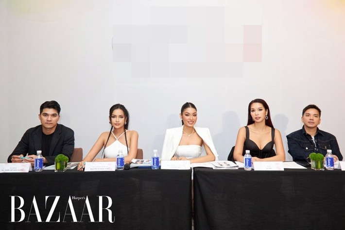 Hà Anh từng làm giám khảo một show diễn thời trang cho thương hiệu cá nhân của Thảo Nhi Lê. Ảnh: Harper’s Bazaar Việt Nam.