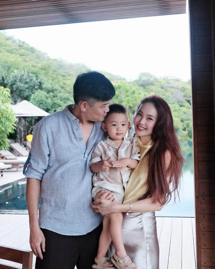 "Mẹ chỉ muốn dành hết sự tập trung cho con, vì thế, gia đình mình quyết định tổ chức một chuyến đi sinh nhật theo phong cách “chữa lành” đặc biệt", nữ ca sĩ viết. Ảnh: FB Minh Hằng.