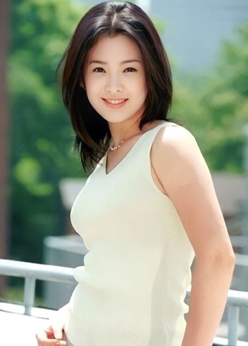 Tuổi 18, Song Hye Kyo đẹp trong veo, tràn đầy sức sống. Ảnh: Arttimes.