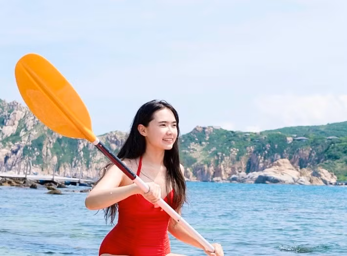 “Bông hồng lai” lần hiếm hoi diện áo tắm khoe vóc dáng gợi cảm. Ảnh: FB Juliet Bảo Ngọc.