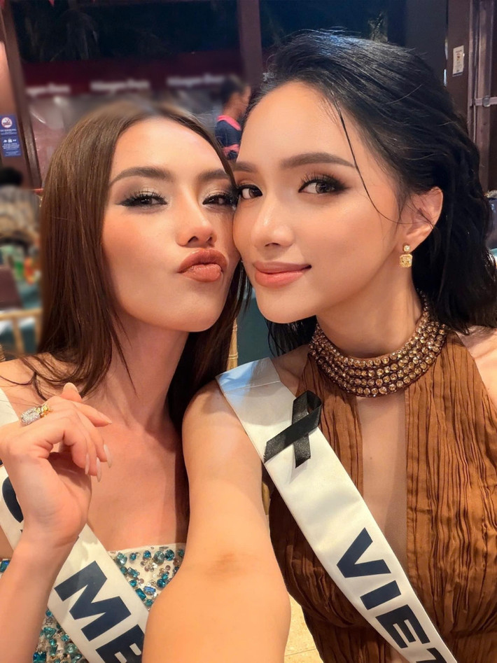 Hương Giang là một trong số ít thí sinh chuyển giới tham gia Miss Universe. Trước đó, mỹ nhân chuyển giới Uruguay Lola de los Santos Bicco tham gia Miss Universe 2020, người đẹp chuyển giới đến từ Tây Ban Nha - Angela Ponce thi Miss Universe 2018. Ảnh: FB Hương Giang.