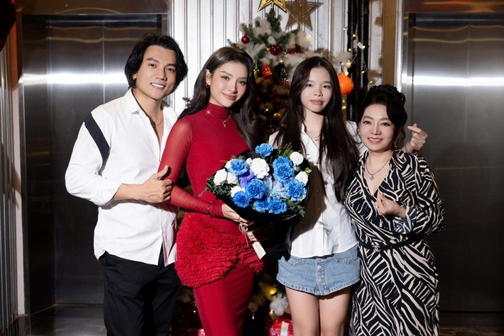 Bà Mai ăn mặc sang trọng mỗi dịp quan trọng. Ảnh: FB Phương Trinh Jolie.