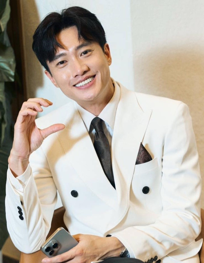 Trong cuộc phỏng vấn với VOV, Quốc Trường cho biết, anh không công khai chuyện tình cảm vì sợ ảnh hưởng tới đối phương. Ảnh: FB Quốc Trường.