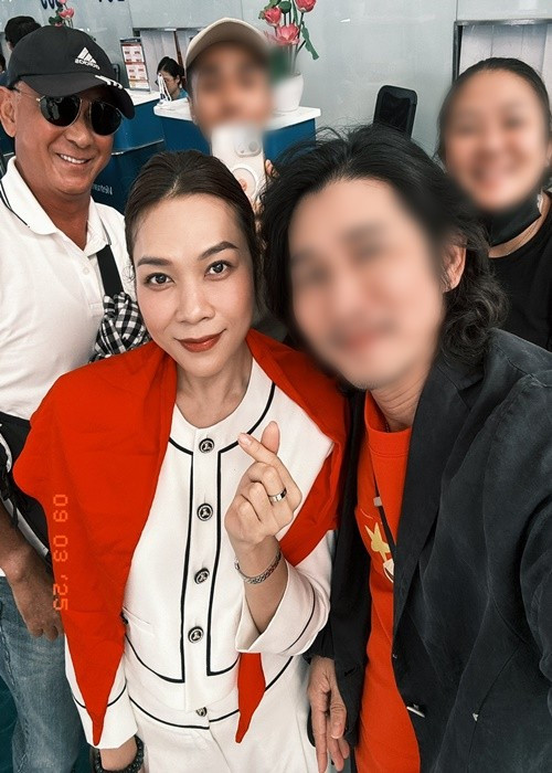 Nam diễn viên đảm nhận vai trò vệ sĩ của họa mi tóc nâu. Ảnh: FB Tùng Yuki.