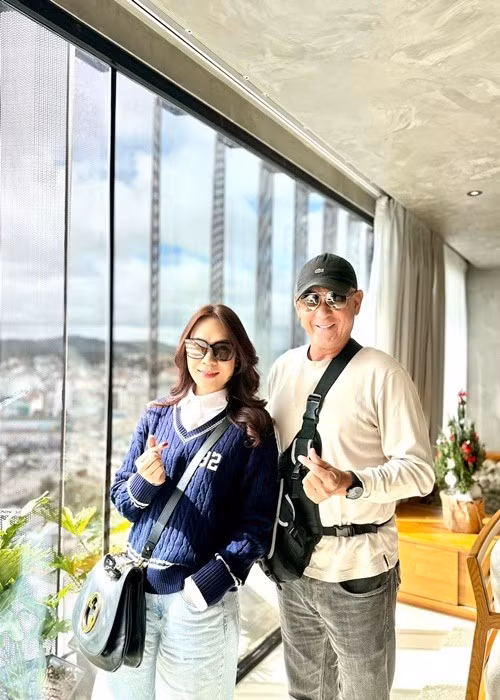 Theo Dân Việt, Mỹ Tâm từng chia sẻ về diễn viên Tùng Yuki: “Chỉ có bố Tùng mới đủ thân thiết và an toàn để Mỹ Tâm dựa dẫm, ôm víu vào khi đến những nơi đông người”. Ảnh: FB Tùng Yuki.