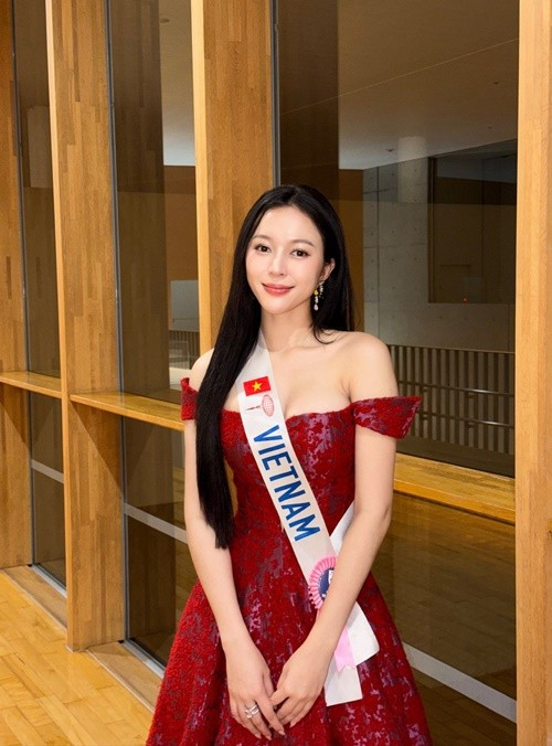 Đại diện Việt Nam vẫn chuộng lối trang điểm ngọt ngào. Ảnh: FB Kiều Duy.