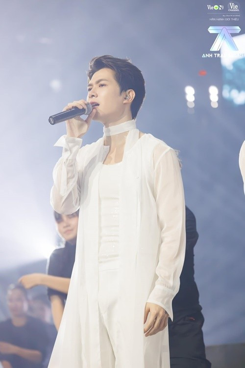 Năm 2024, Anh Tú Atus gây chú ý khi tham gia Anh trai say hi. Trong đêm chung kết, chồng Diệu Nhi vào top 10 chung cuộc, đồng thời thắng giải Màn trình diễn nhóm sáng tạo nhất. Ảnh: FB Anh Tú.