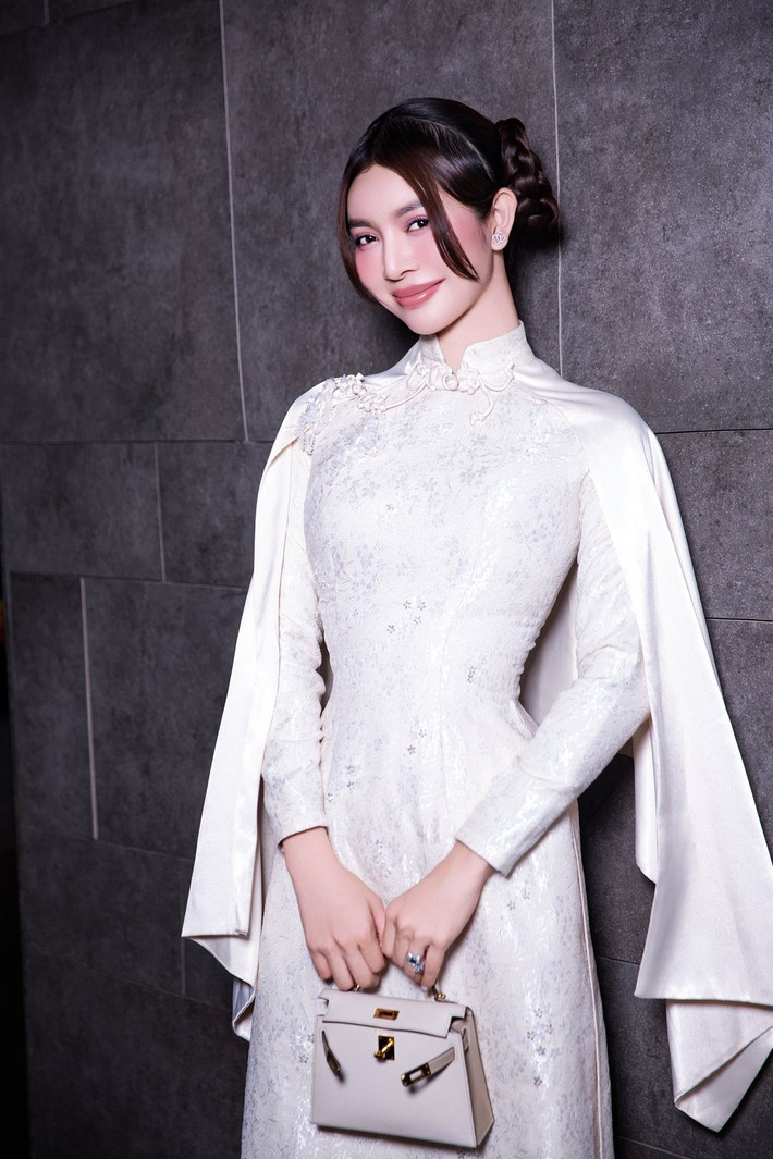 Thiên Hương chia sẻ, những năm tháng tuổi thơ nhiều khó khăn chính là động lực lớn nhất để cô không ngừng chăm chỉ làm việc và chủ động tìm kiếm cơ hội học hỏi.