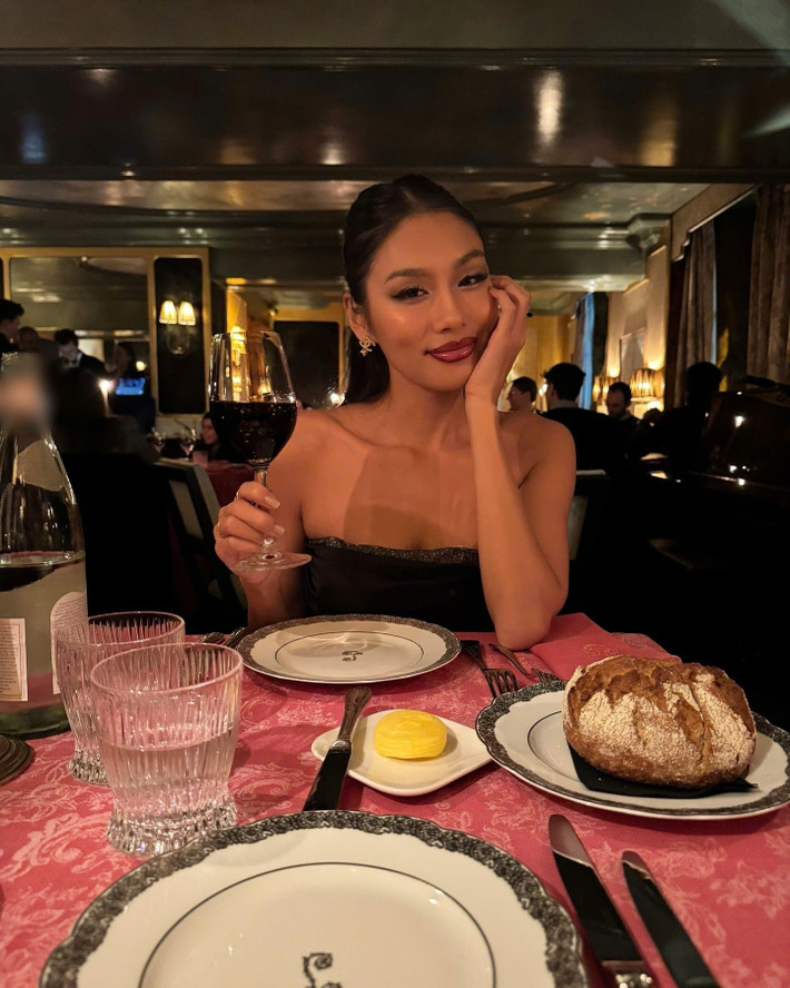 Á hậu 1 cuộc thi Hoa hậu Hoàn vũ Việt Nam 2022 kín tiếng về chuyện tình cảm sau mối tình với doanh nhân Bảo Long. Ảnh: FB Thảo Nhi Lê.