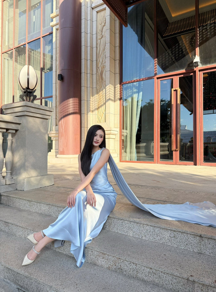 Trong dịp về nước đồng hành cùng Miss World Vietnam 2025, Ý Nhi có chuyến công tác ít ngày ở Trung Quốc.