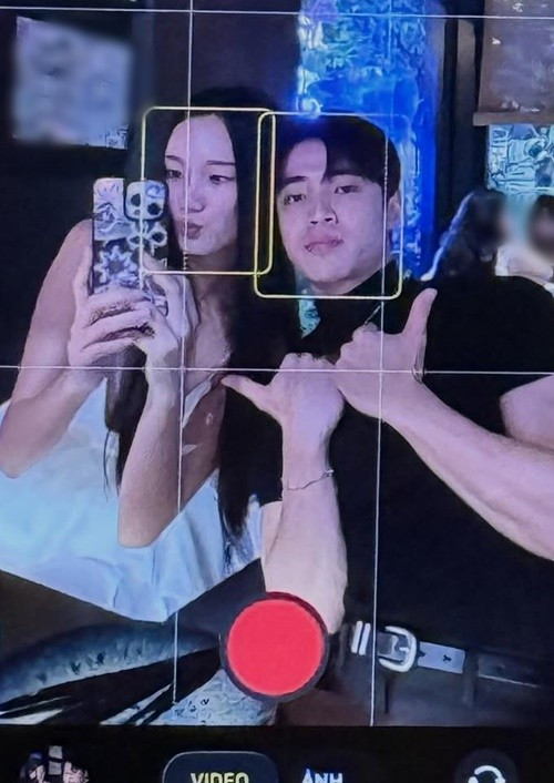 "Chúc một nửa thế giới luôn xinh đẹp và hạnh phúc", Quỳnh Anh viết. Ảnh: Instagram Quỳnh Anh.