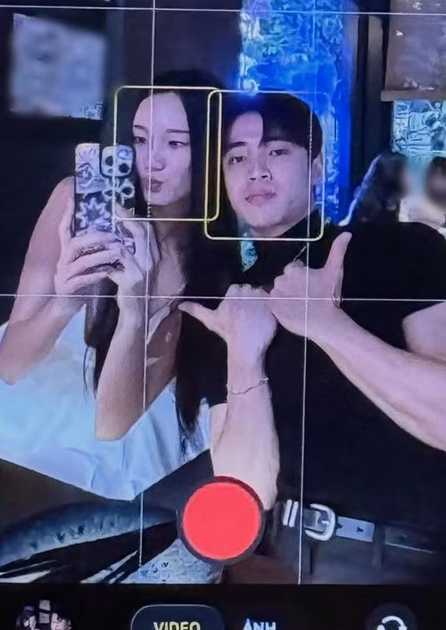 "Chúc một nửa thế giới luôn xinh đẹp và hạnh phúc", Quỳnh Anh viết. Ảnh: Instagram Quỳnh Anh.