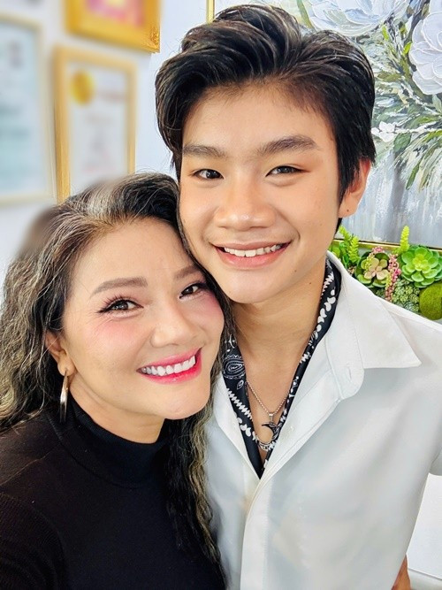 Kỳ Phong - con trai của diễn viên Kiều Trinh đóng phim từ ngày còn rất nhỏ. Hiện tại, Kỳ Phong cao 1m74, vẫn đam mê diễn xuất. Ảnh: FB Kiều Trinh.