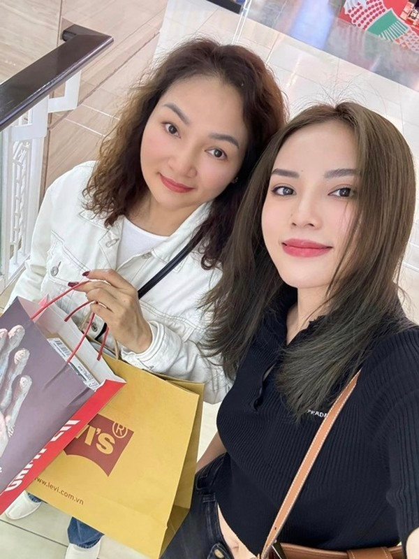 Tuy nhiên, Kỳ Duyên thừa nhận bản thân may mắn khi gia đình là hậu phương vững chắc. Ảnh: FB Kỳ Duyên.