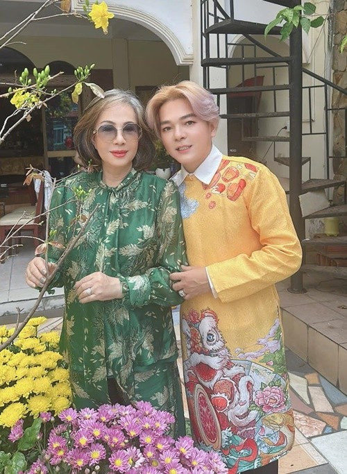 Vũ Hà luôn dành lời ngọt ngào cho vợ trên mạng xã hội. Dịp sinh nhật của bạn đời, anh viết trên trang cá nhân: “Cầu mong cho chị xã yêu lúc nào cũng trẻ trung vui tươi hạnh phúc. Có nhiều sức khoẻ để chạy đua với em”. Ảnh: FB Vũ Hà.