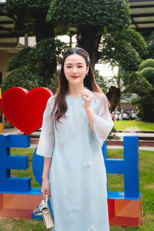 Trong cuộc phỏng vấn với Đời sống và Pháp luật Online, Midu cho biết, cô luôn đặt công việc giảng dạy lên đầu tiên. Ảnh: FB Midu.