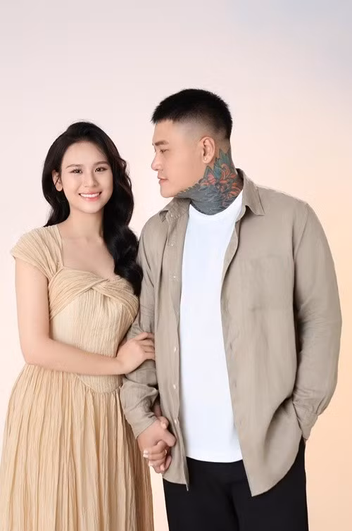 Dịp sinh nhật Vũ Duy Khánh cách đây ít ngày, Phương Anh viết trên trang cá nhân: "Chúc mừng sinh nhật chồng yêu Vũ Duy Khánh chúc chồng tuổi mới có tất cả trừ vất vả, luôn khỏe mạnh và hạnh phúc. Cả nhà yêu bố nhiều". Ảnh: FB Phương Anh.