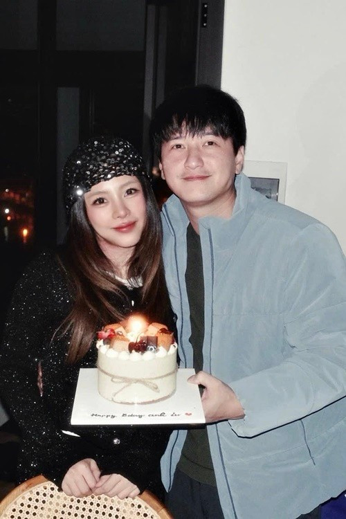 Bạch Lan Phương cũng hài hước nói rằng nếu biết trước việc lấy chồng là diễn viên sẽ vất vả đến vậy, có lẽ cô đã phải cân nhắc kỹ hơn.