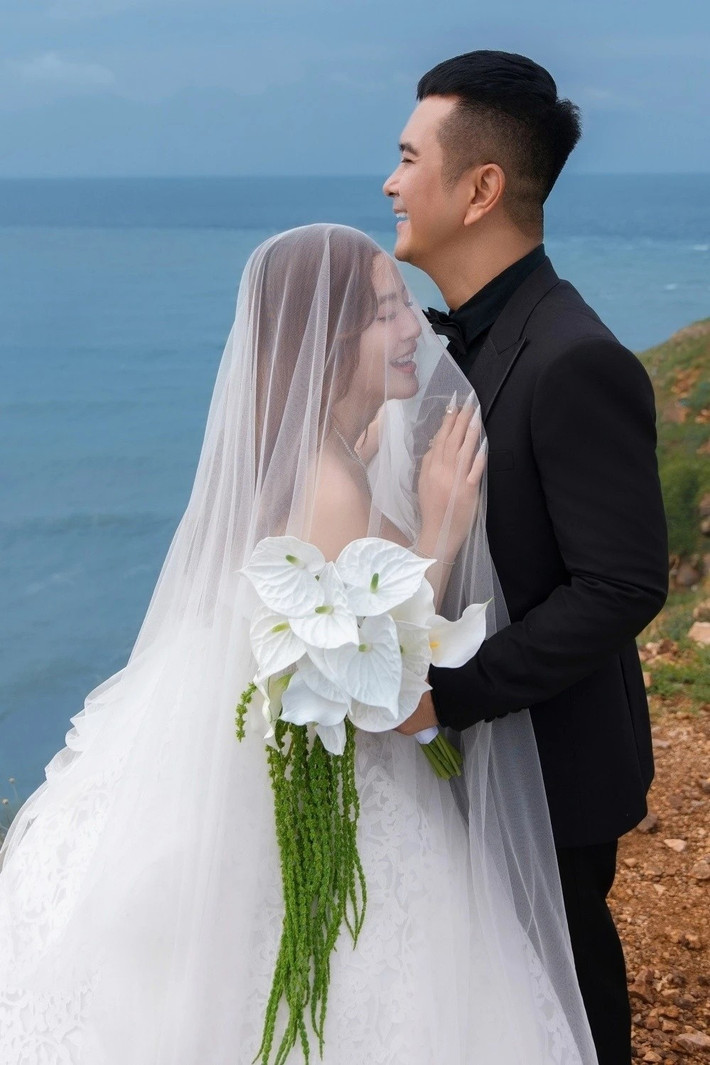 Hùng Thuận và Tuệ Tâm quen nhau qua lời giới thiệu của mẹ nam diễn viên vào năm 2016. Ảnh: Znews.