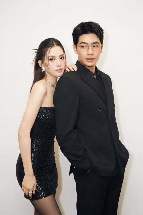 Sau “Bộ tứ báo thủ”, Tiểu Vy đóng cặp với Quốc Trường trong phim “Ốc mượn hồn”, trong khi Quốc Anh hợp tác với Văn Mai Hương trong phim “Thỏ ơi”. Ảnh: FB Quốc Anh.