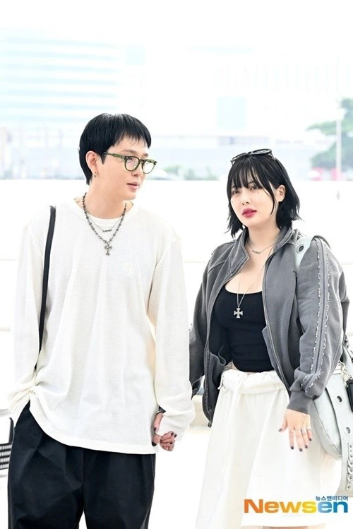 'Biểu tượng gợi cảm xứ Hàn' thường xuyên sánh đôi bên chồng. Ảnh: Znews.