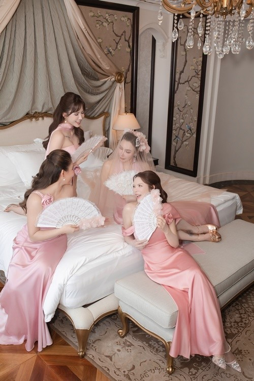 Lý Nhã Kỳ chia sẻ rằng cô gặp Hoàng Công Thành - chồng Hồ Quỳnh Hương lần đầu là trong đám cưới Vũ Cát Tường. Khi Hồ Quỳnh Hương chụp được hoa cưới, Lý Nhã Kỳ đã ủng hộ nữ ca sĩ làm đám cưới ngay trong năm nay.