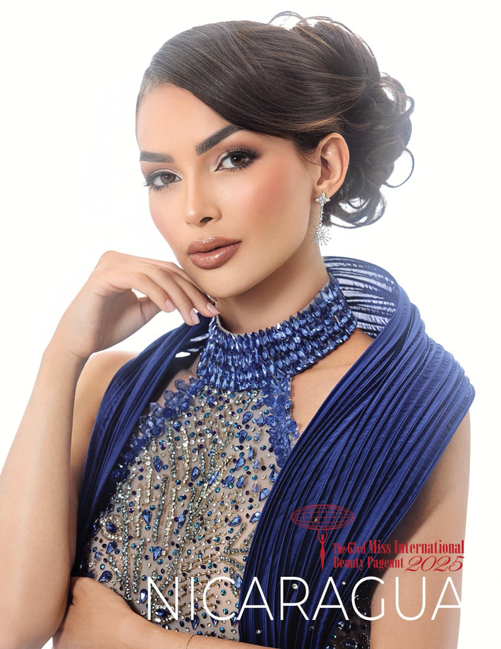 Đại diện Nicaragua - Veronica Iglesias năm nay 24 tuổi. Cô là người dẫn chương trình, giám đốc Marketing. Veronica đoạt vương miện Miss International Nicaragua 2025. Nhiều người dự đoán trong chung kết Miss International 2025, cô sẽ vào top.