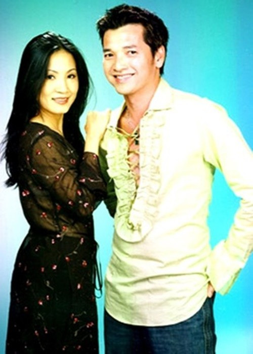 Không chỉ Tuấn Ngọc, nhiều sao Việt cũng chia tay người bạn đời sau hàng thập kỷ về chung một nhà. Quang Minh là một trong số đó. Nam diễn viên hài ly hôn Hồng Đào sau 24 năm gắn bó, có hai con gái chung. Ảnh: Vietnamnet.